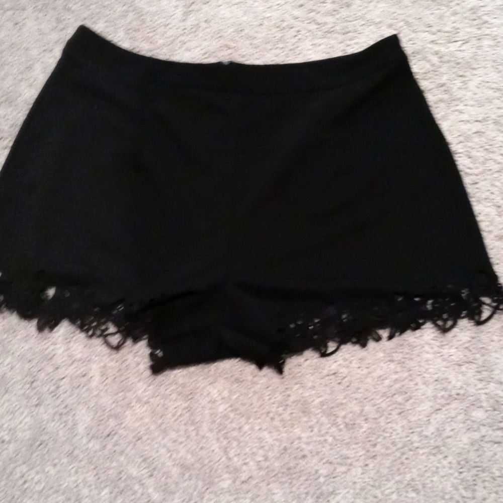 Flower cutout Shorts